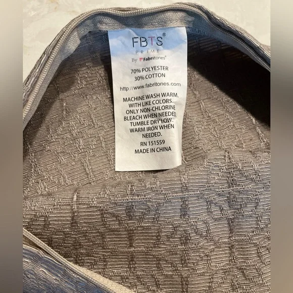 NWOT Fabritones Indoor/Outdoor 17” Pillow Covers (8) - Picture 2 of 6